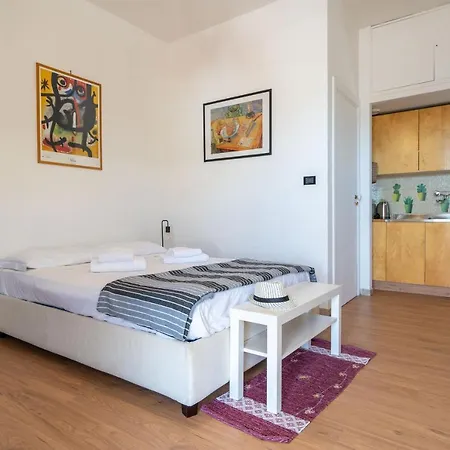 Bright With Terrace & Parking * בארי