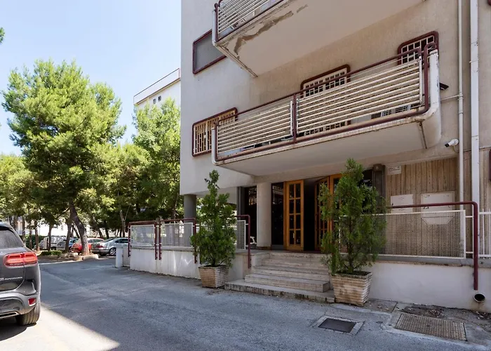 Bright With Terrace & Parking Bari